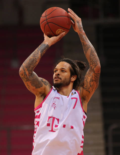 他的表现偶 他的表现偶